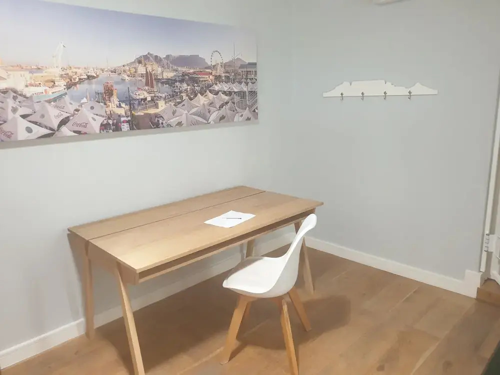Small Cottage With sep Bedroom, Specious Bathroom, Lounge and Open-plan Kitchen
