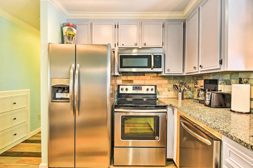 Near Beach & Golfing: Port Aransas Condo w/ Deck