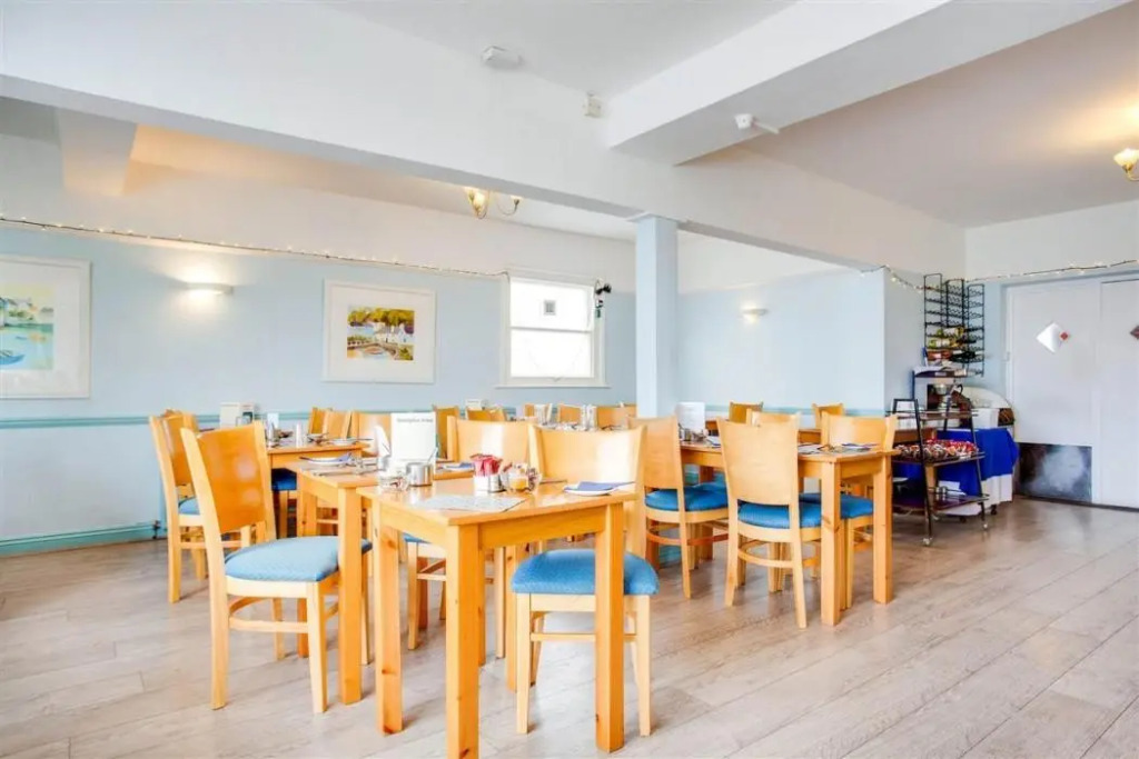 Godolphin Arms Hotel
