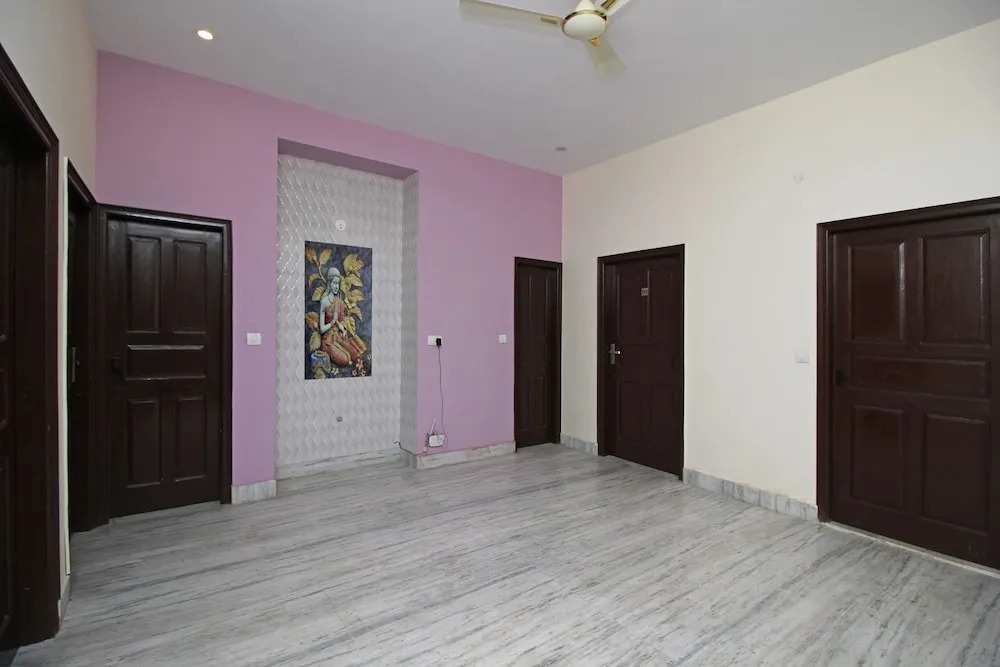 OYO 8914 Hotel Ambrosia