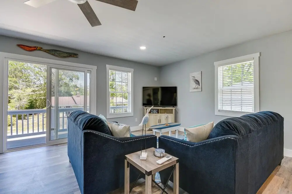 1 Mi to Beach & Pier! Chic Ocean Isle Studio