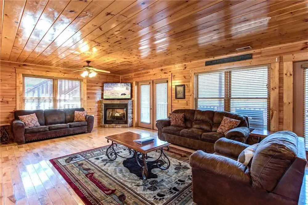 Hemlock Inn - Eight Bedroom Cabin