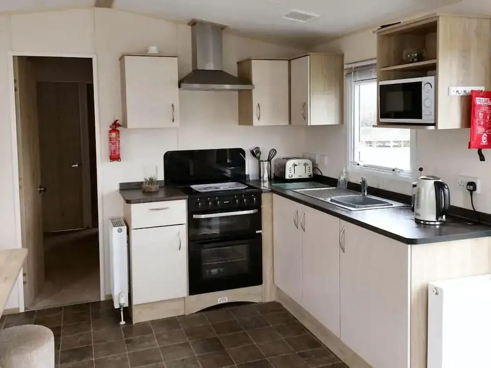 3 Bedroom Caravan - Sleeps 8 - Pets & Free Parking