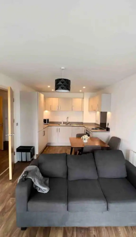 Modern 1-bed Apt, Sleeps 2 in Birmingham
