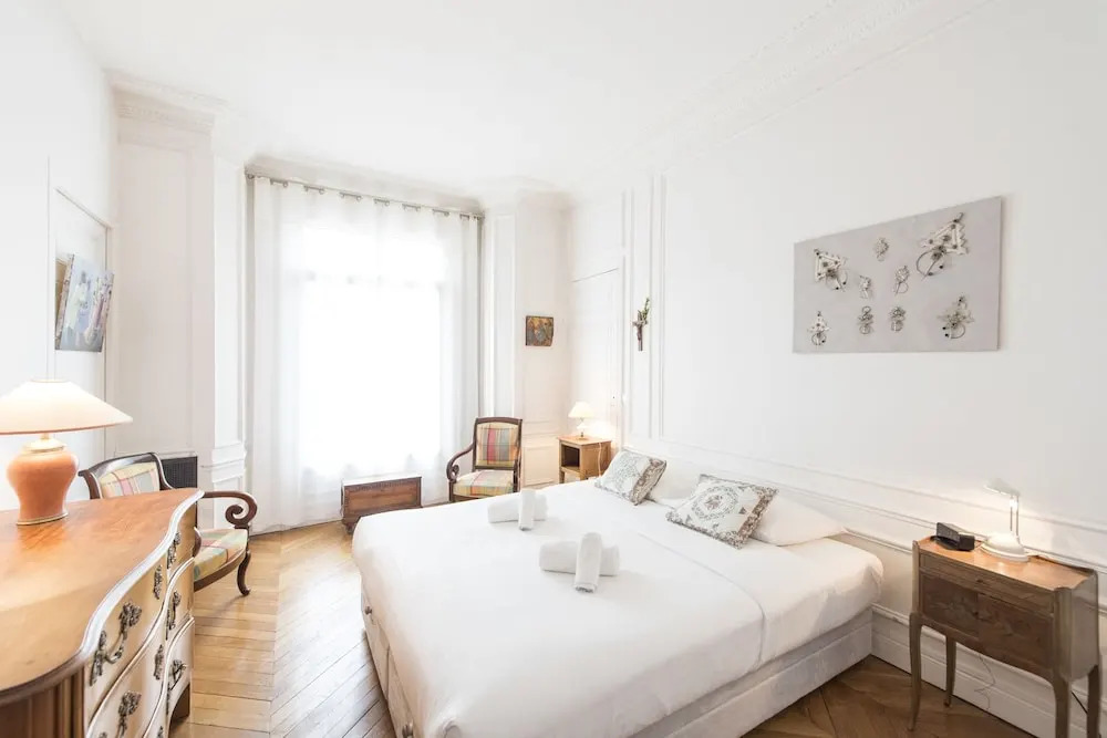 Elegance near Batignolles