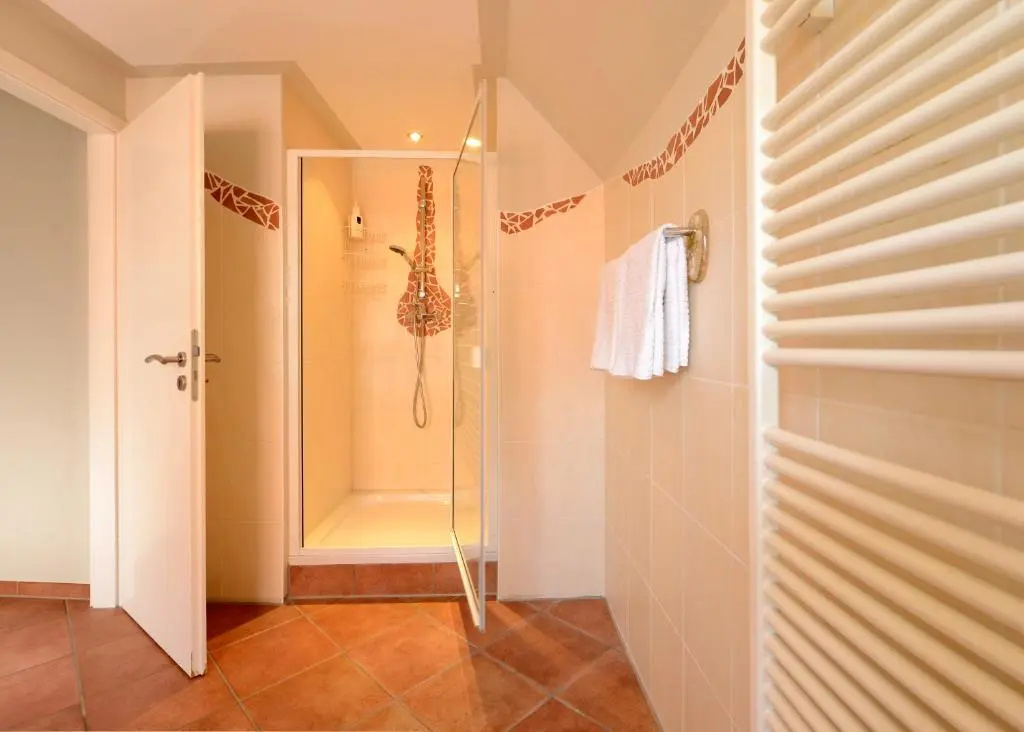 Ferienhaus für 8 Personen mit Kamin & Terrasse