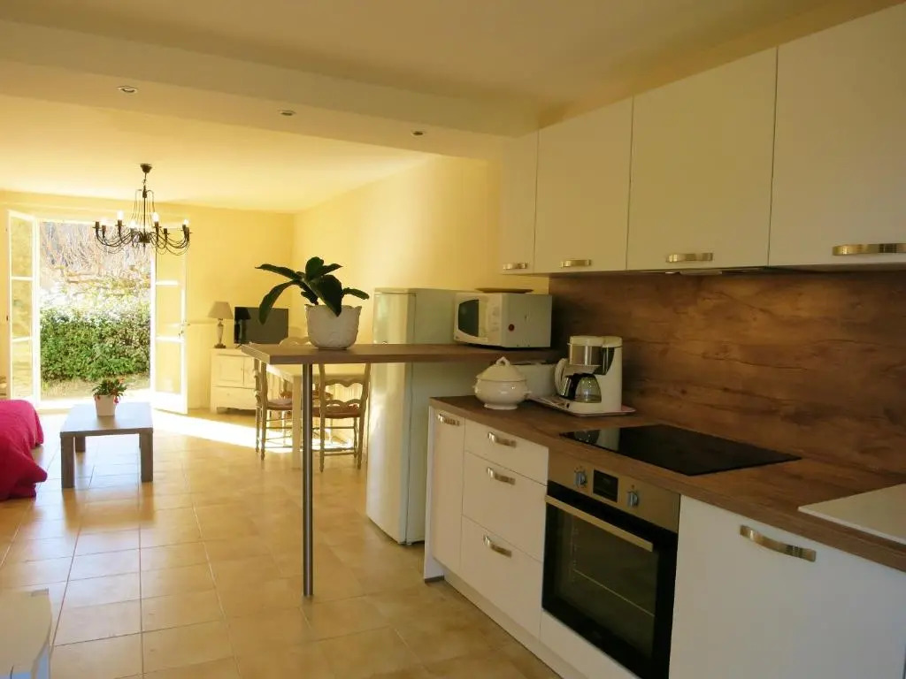 Maison de 2 chambres avec piscine privee terrasse amenagee et wifi a Barjols