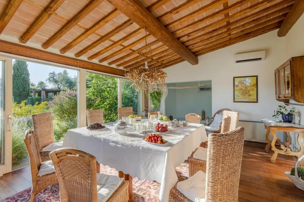 Villa Lorena a Vintage Family Villa
