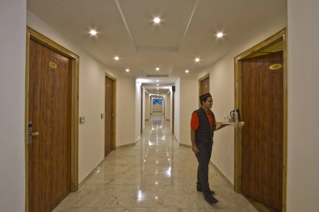 Snow Flakes Resort And Spa Centrally Heated Luxury Resort