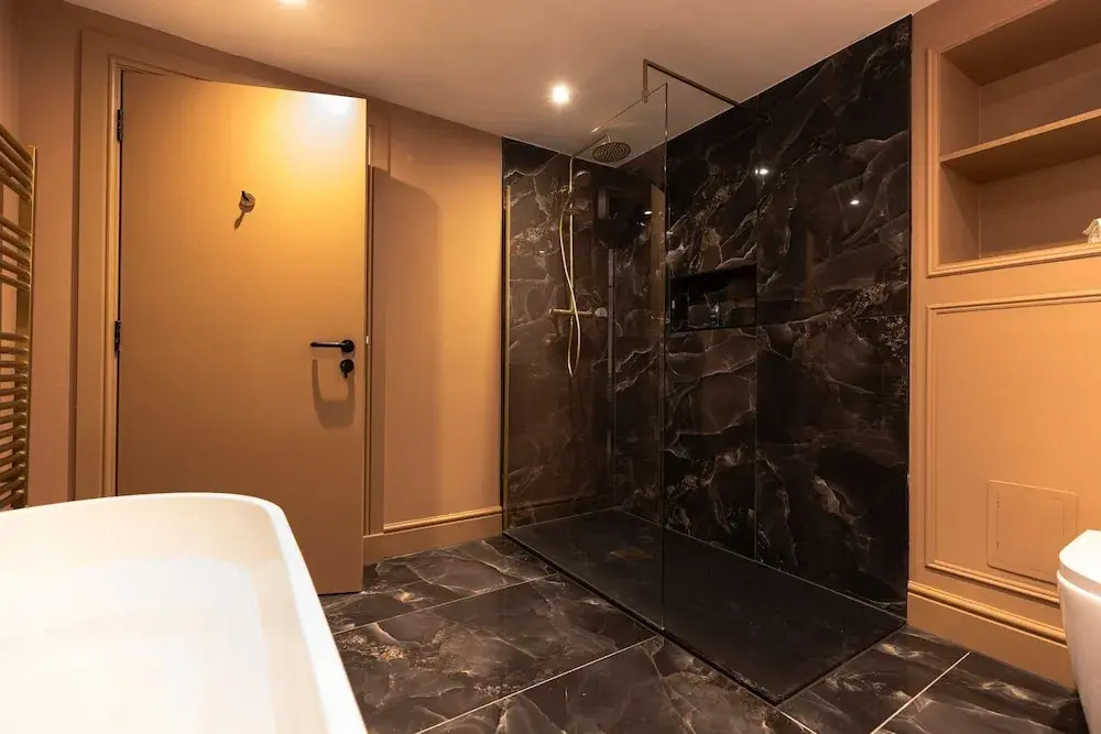 Luxury Georgian Aparthotel by Hauss Ayr - 5mins to Beach, Town Centre