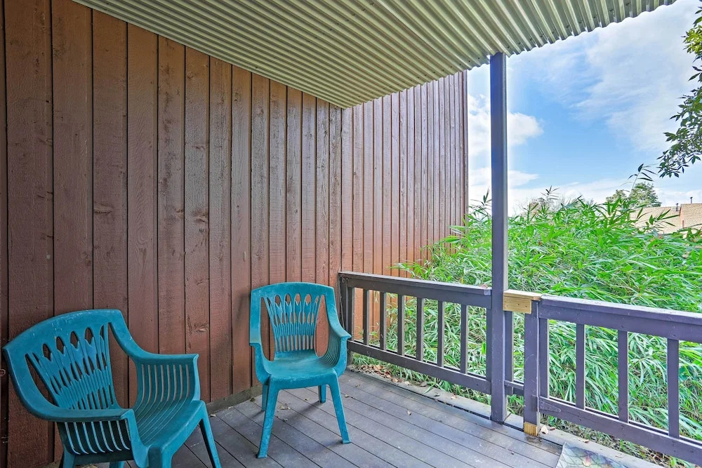 Vernon Condo w/ Deck, Near Appalachian Trail!