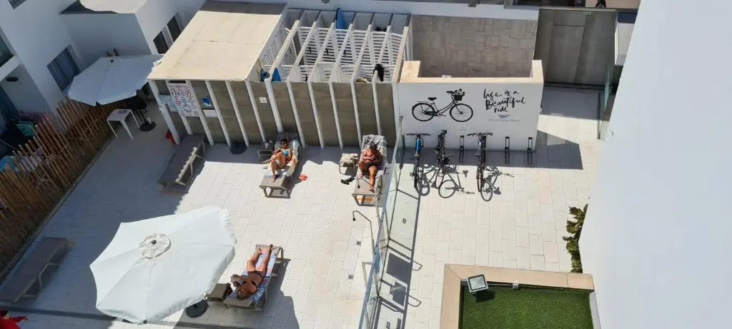 COOL Apartment NEAR Beach Pool & AC 1