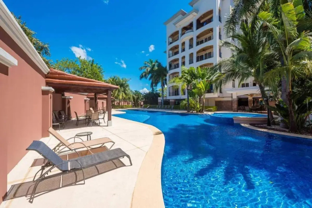 Tropical Luxury 2Bdr condo - Pool view - At the Beach
