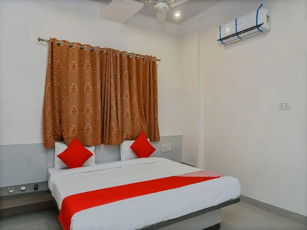 OYO 33421 JayShree Executive Restaurant & Lodge
