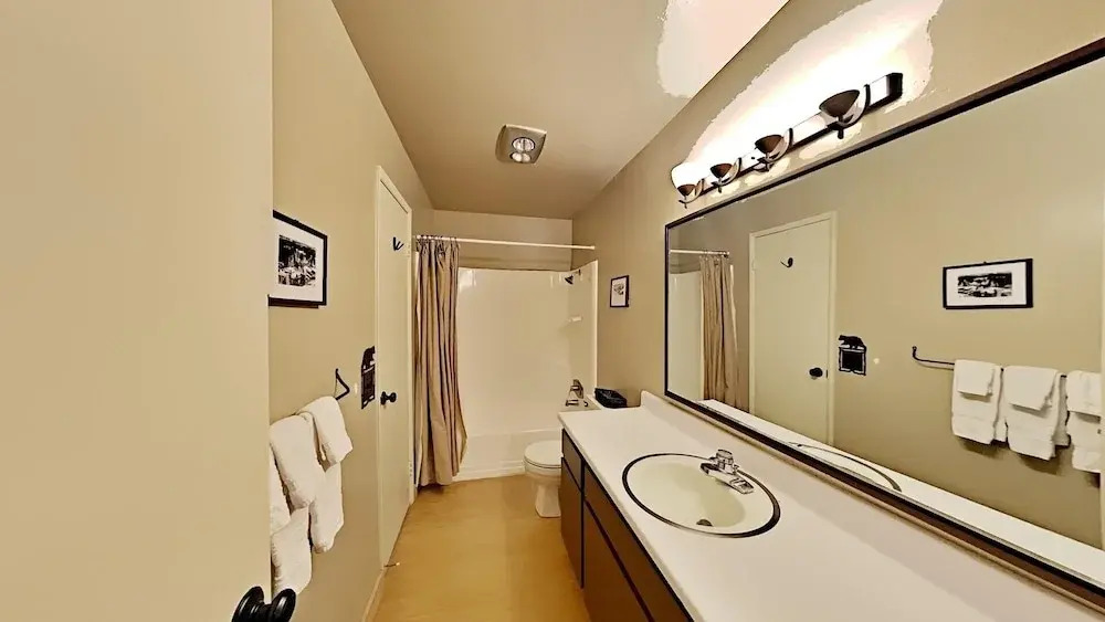 543 2 Bedroom Condo