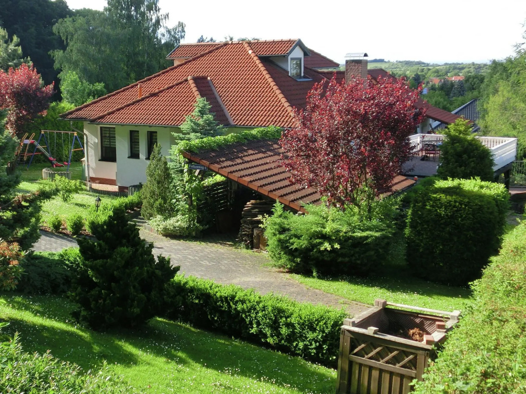 Gruppenunterkunft mit Pool in Ballenstedt