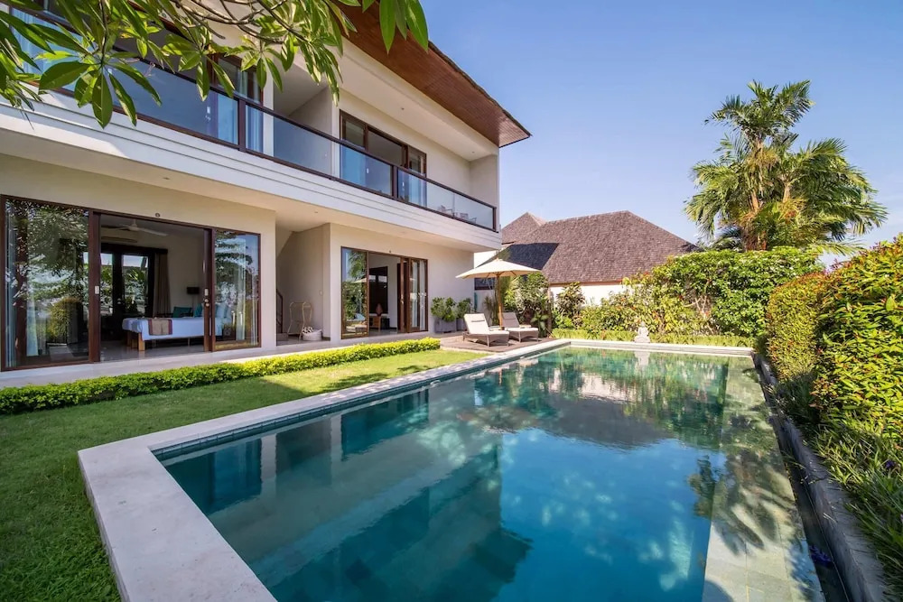 Peaceful Private Villa, 3 BR, Canggu With Staff