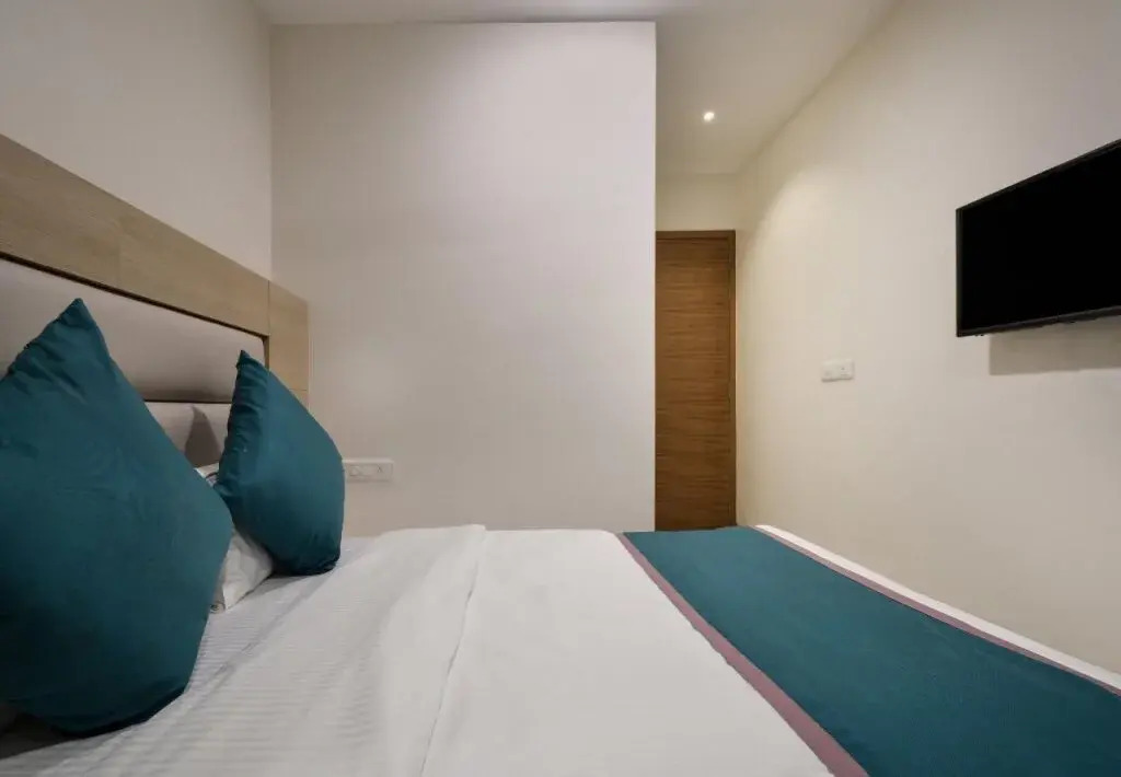 Hotel Fragrance By OYO Rooms