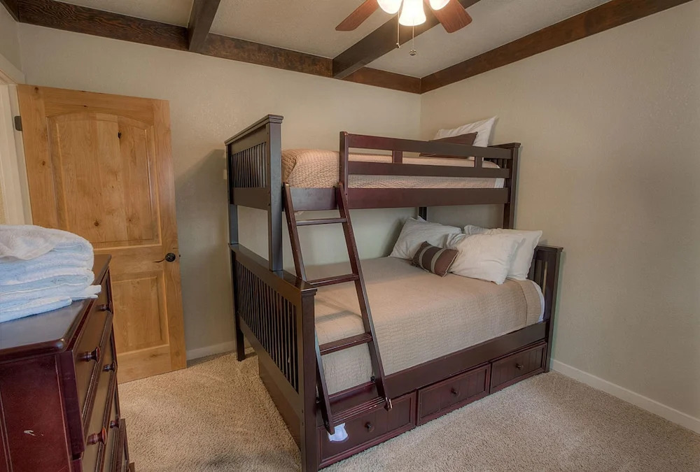 Snowshoe Chalet cabin