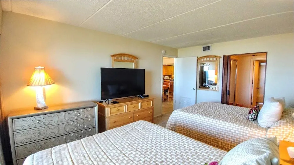 Edgewater 506 Minium 2 Bedroom Condo by RedAwning