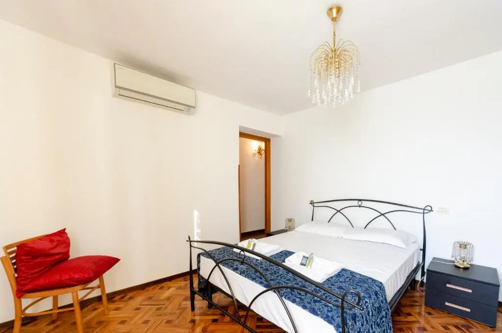 JOIVY Sunny 2-Bed Flat Near Aquarium