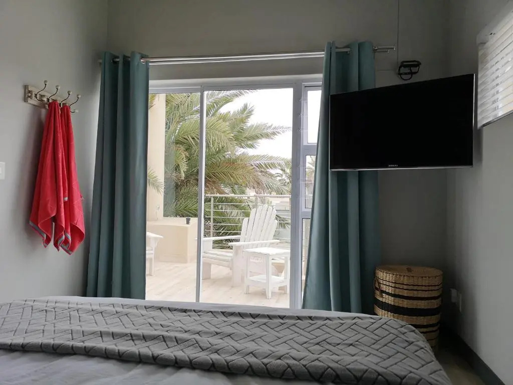 The Waterfront Cottage F12