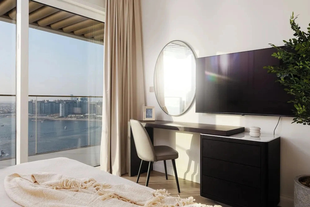 Elegant 2BR Apartment with Sea View