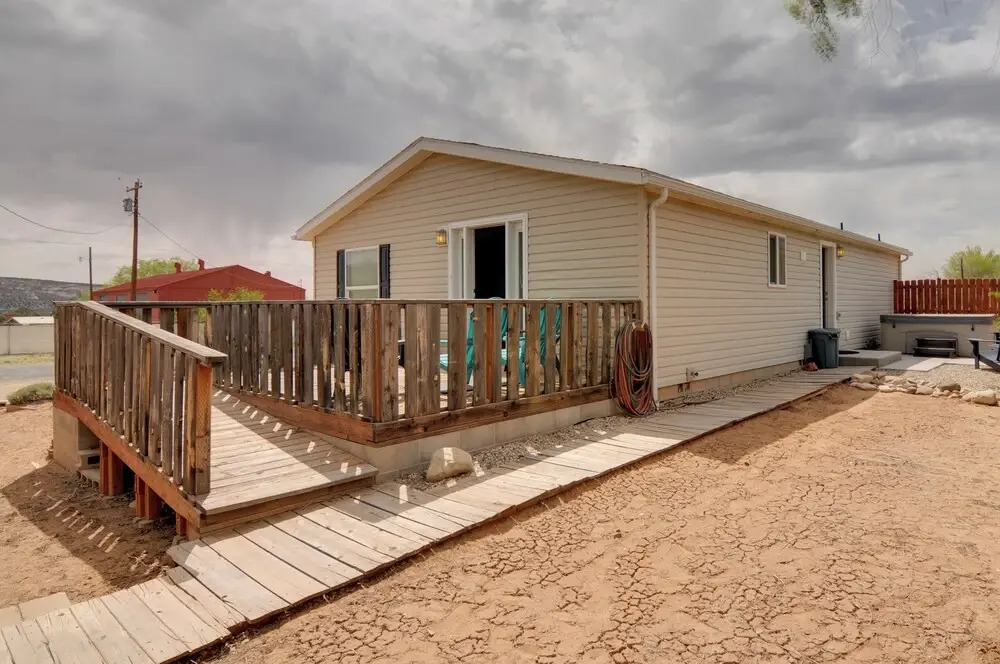 Utah Retreat - Hot Tub, Deck & Near National Parks