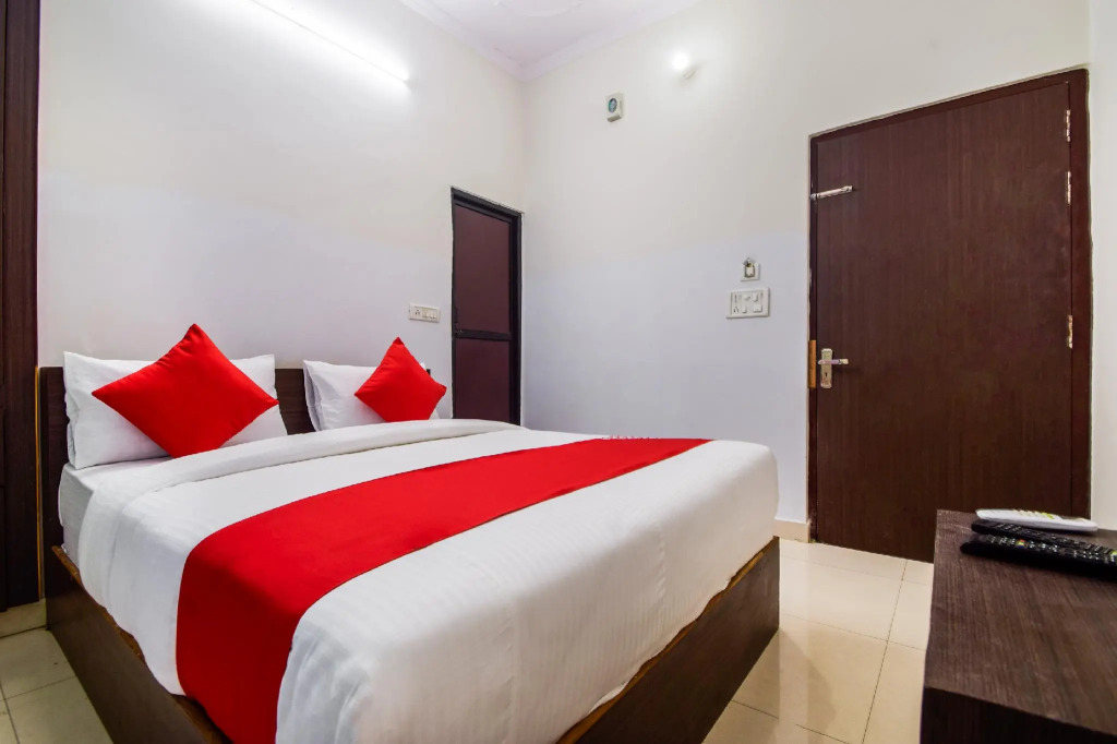 Hotel Blue Sapphire by OYO Rooms