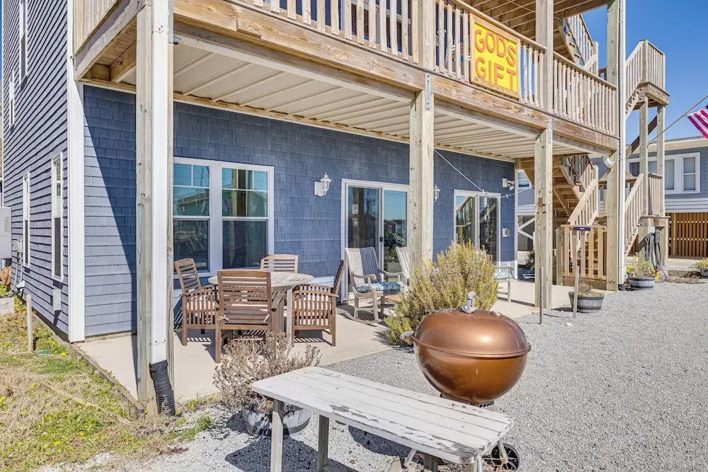 Ocean-view Apt in Emerald Isle - Walk to Beaches!