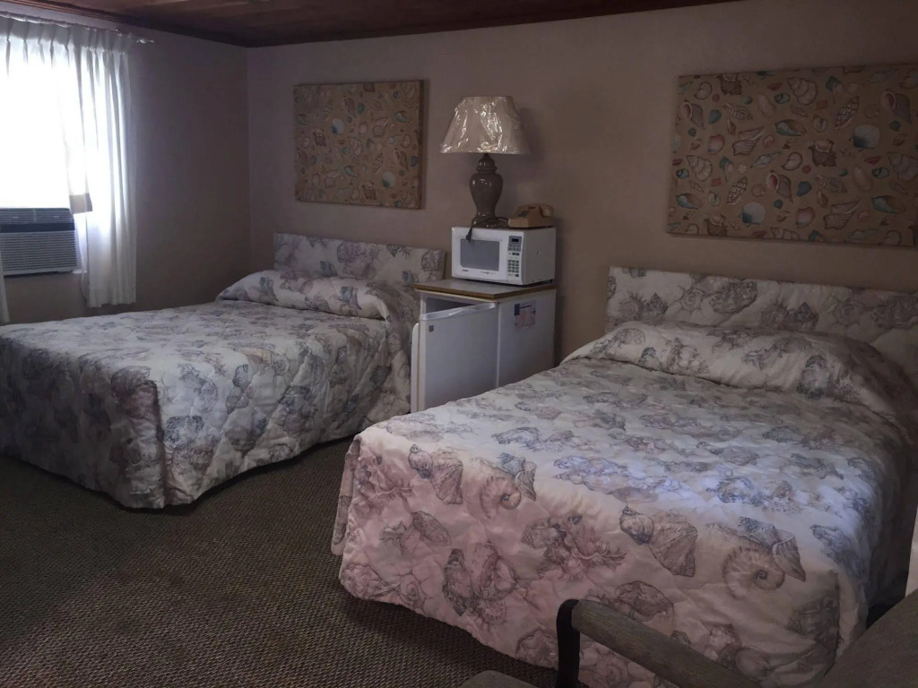 Captain's Cove Motel
