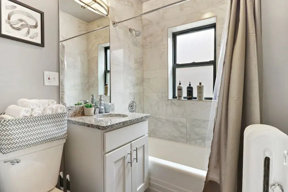 1BR Apt with Modern Elegance in Boystown