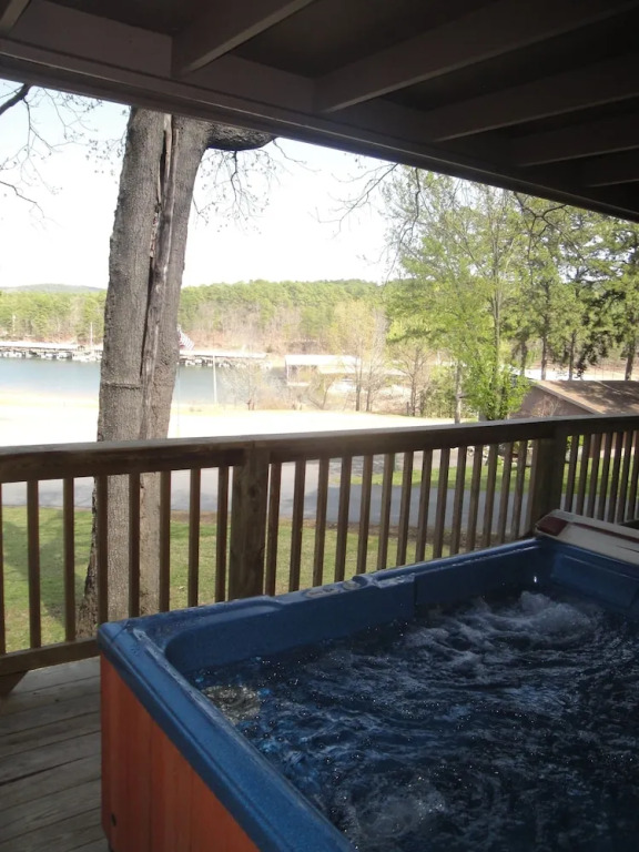 C1 - Mountain Harbor Lodge cottage on Lake Ouachita