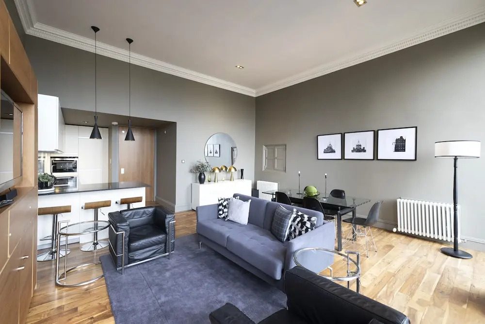 Amazing views! North Bank Street Luxury Apartment