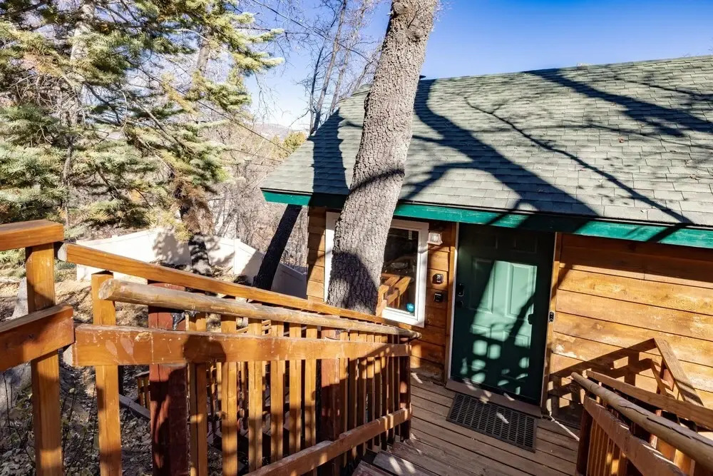 1977- Black Oak Cabin 3 Bedroom Home by RedAwning