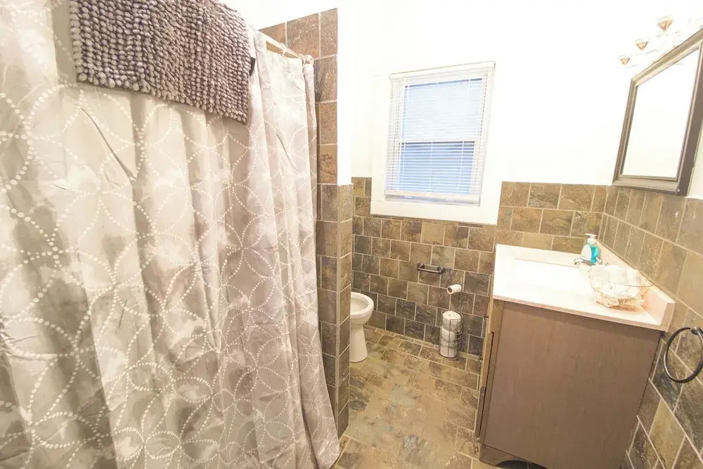 Large 6Br, 2Ba Close To Niagara Falls