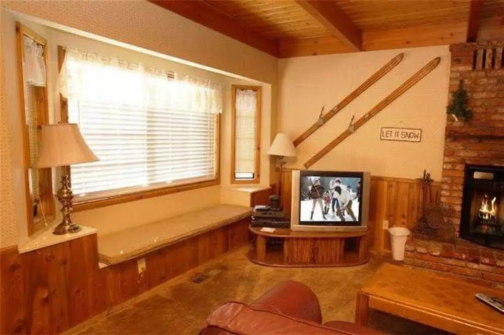 Bear Snugglin by Big Bear Cool Cabins