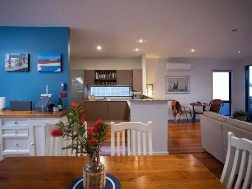 Cossies', 2/273 Corrie Parade - Stunning Views And Air Conditioned