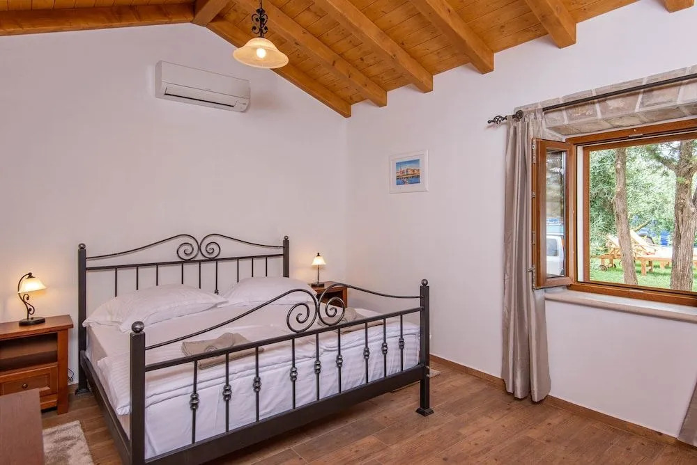 Villa Loviste Paradise