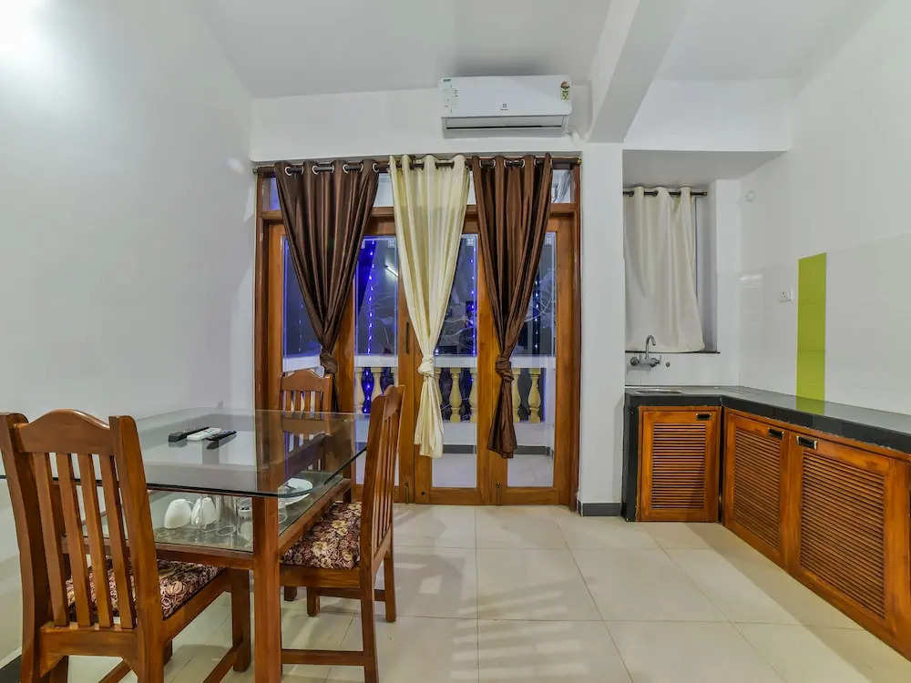OYO 28305 Sunset Holiday Homes