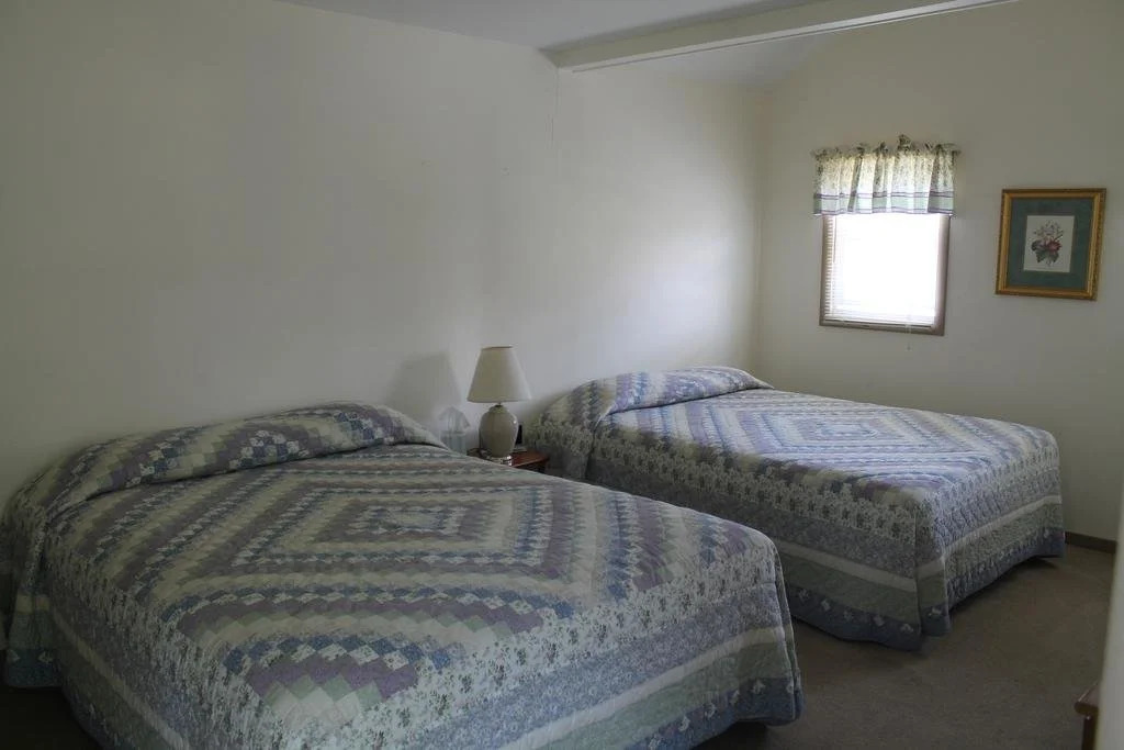 Twin Lakes Lodge