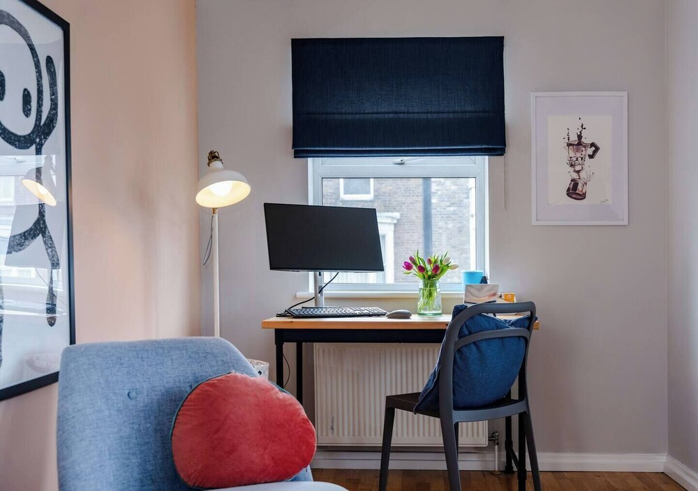 Modern Margate Apt 2BR En-suite Parking by Adliv