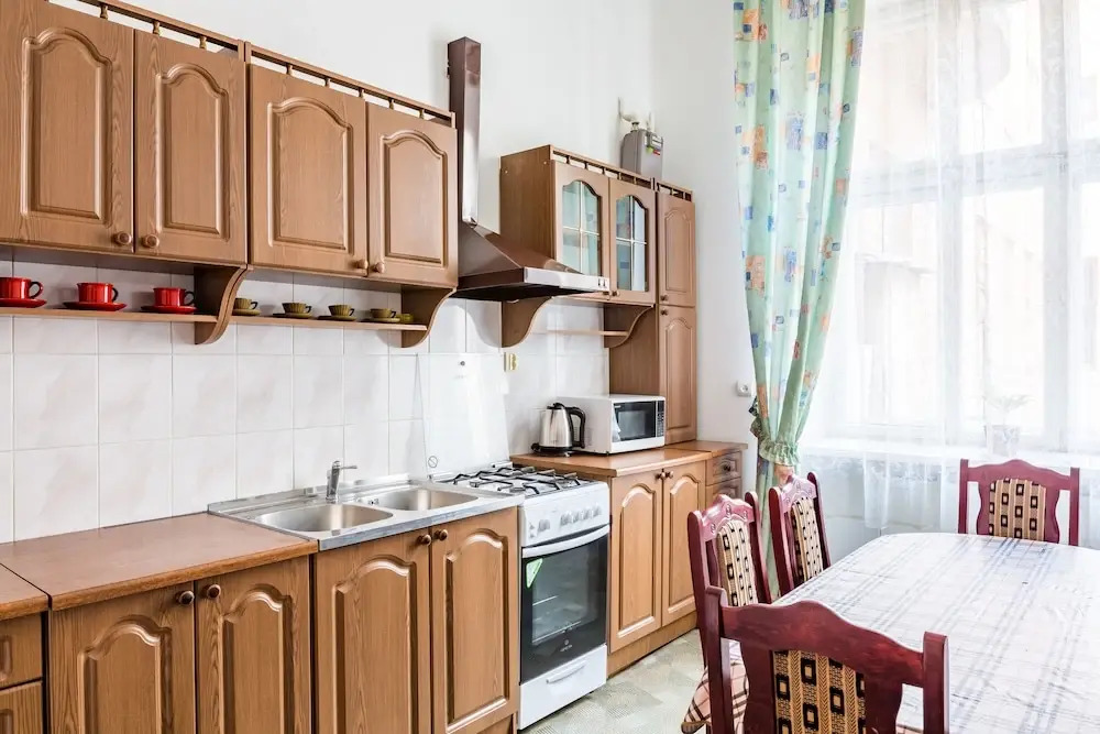 Three rooms on Hnatyuka 3