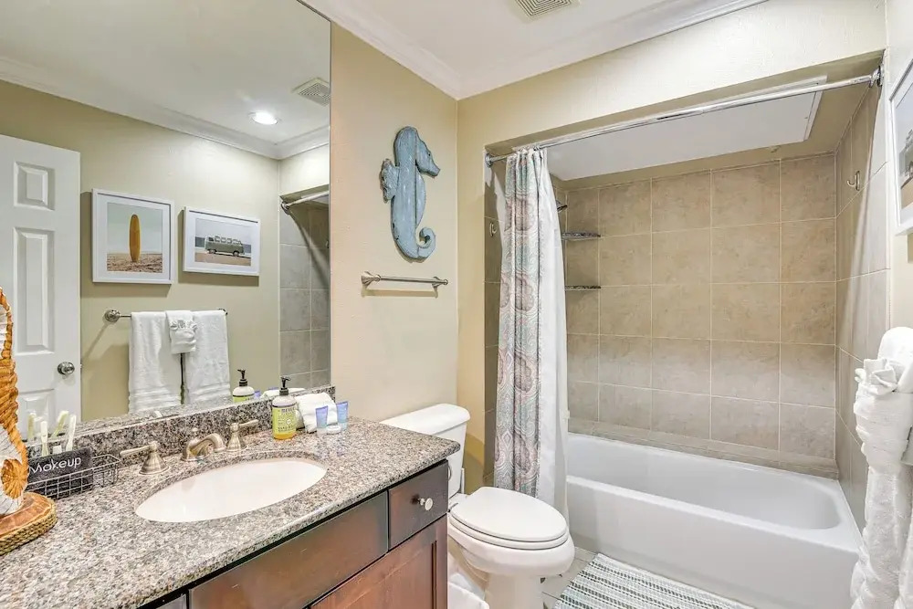 Walk to Babe's Beach! 3rd-floor Condo w/ Pool
