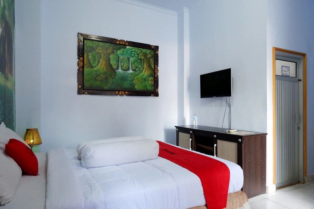 Garudha Hotel by RedDoorz