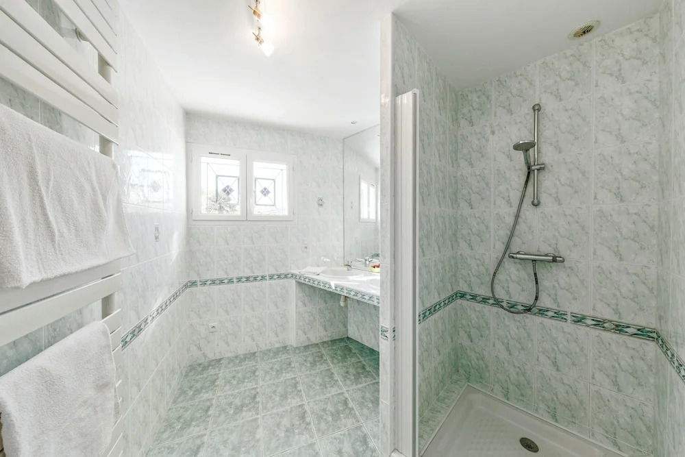 Villa With 5 Bedrooms in Saint-germain-d'esteuil, With Private Pool, E