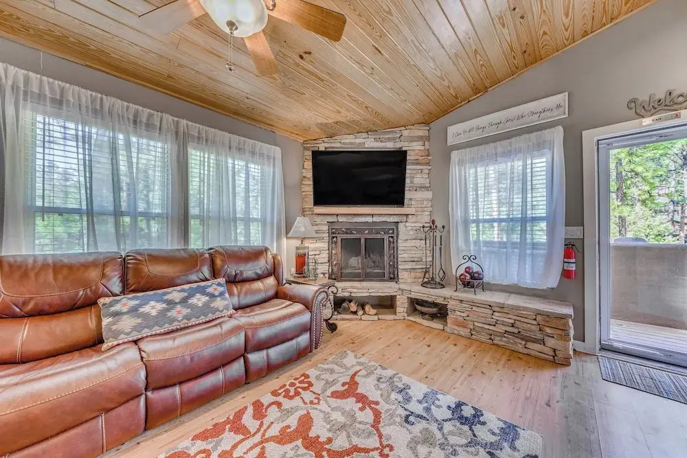 Ruidoso Mountain Cabin w/ Deck, 1 Mi to Hiking