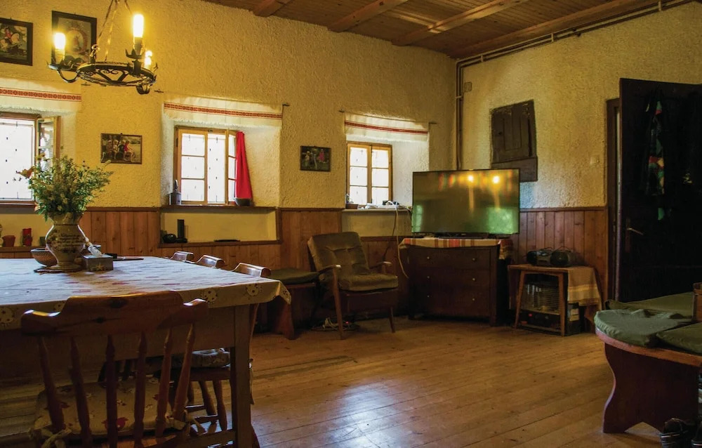Amazing Home in Vrhnika With Wifi and 2 Bedrooms