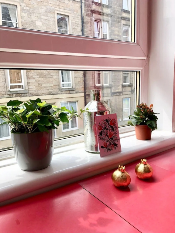 2 Bedroom Flat Near Leith