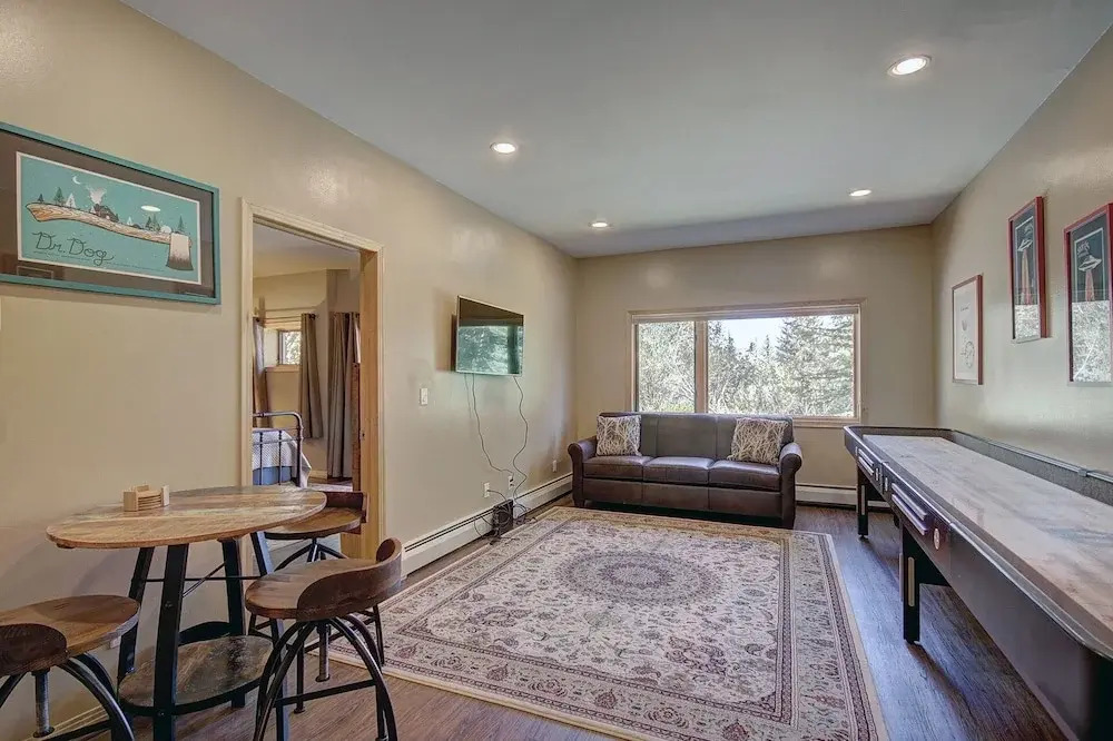 Tall Pines Lodge 4 Bedroom Townhouse by RedAwning
